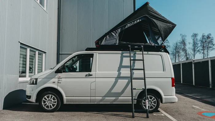 265756_774aca89d1a94e84af0e6d4d5c9a155f~mv2 HGM-Rack mit Wildland Dachzelt Dachträger