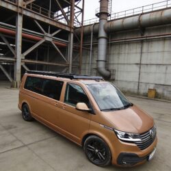 ki-bild-erstellen.de - Hintergrundaenderung (17) VW T6. 1 Roofrack